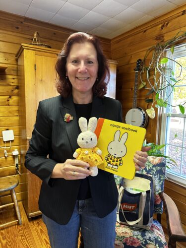 Exploring Dutch Children's Literature: Insights from the Fredonia Shakespeare Club - News Directory 3